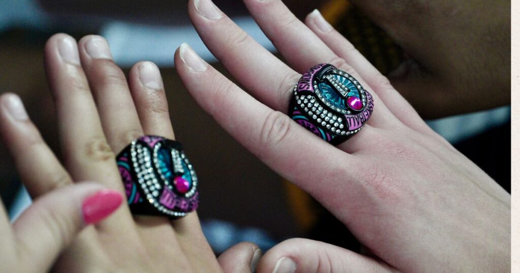 Apache champions show off championship ring